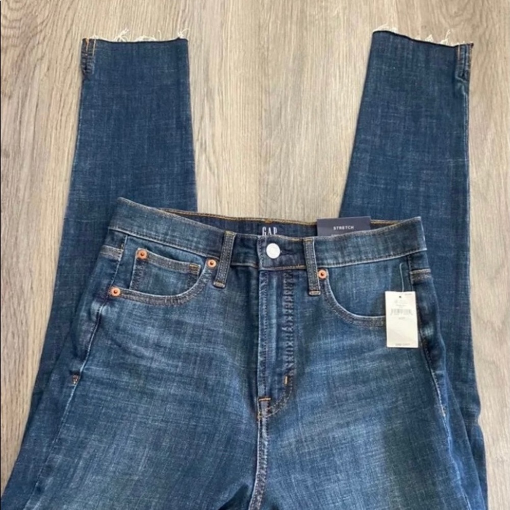 Gap Highrise Skinny Jeans NWT 4/27R. 12 inch rise.